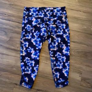 NWOT Old Navy Active capris